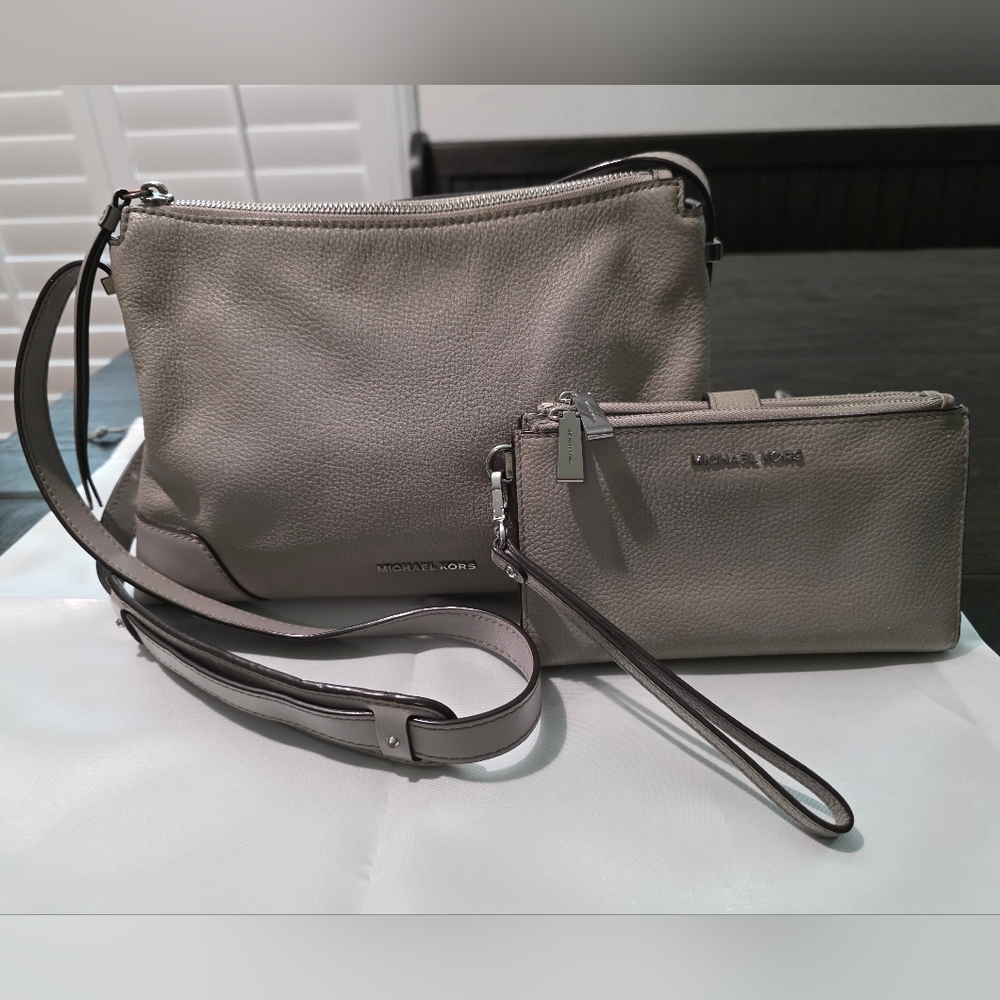 Michael Kors Crosby Medium Messenger Bag And Wristlet Set